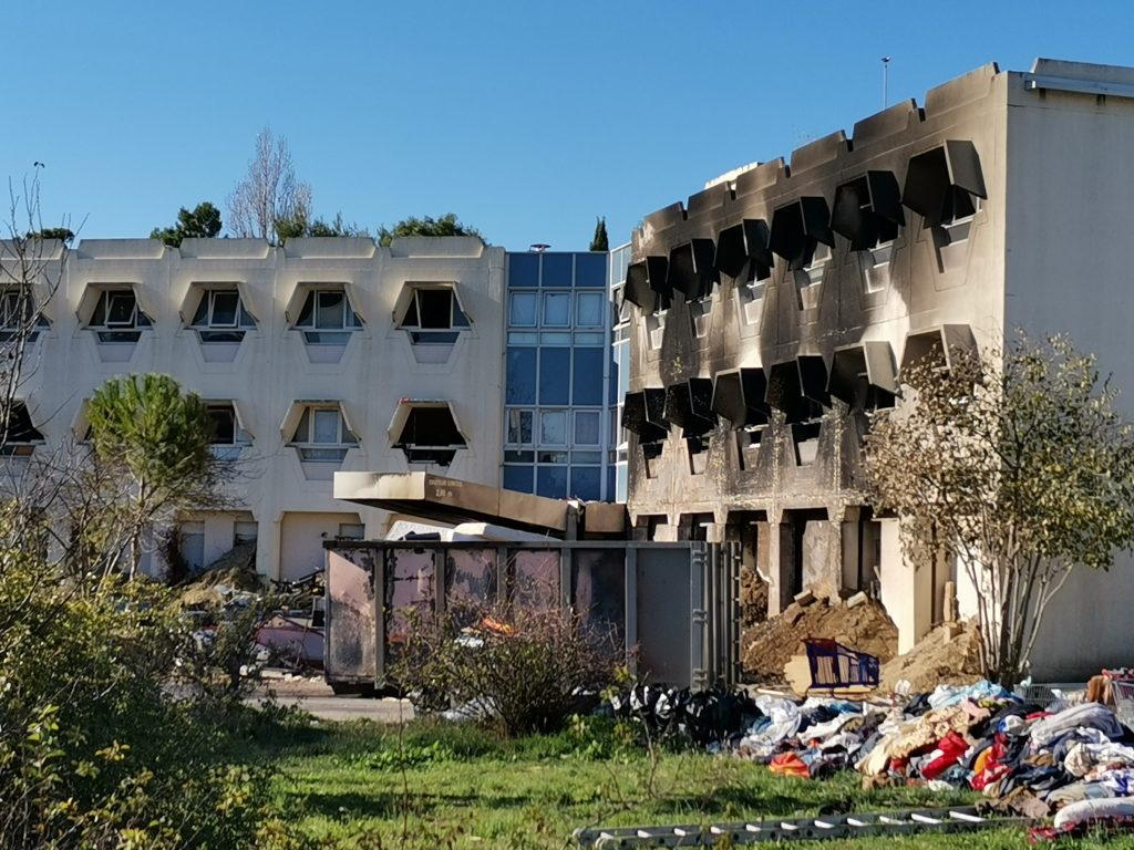 Les stigmates de l'incendie sont bien visibles